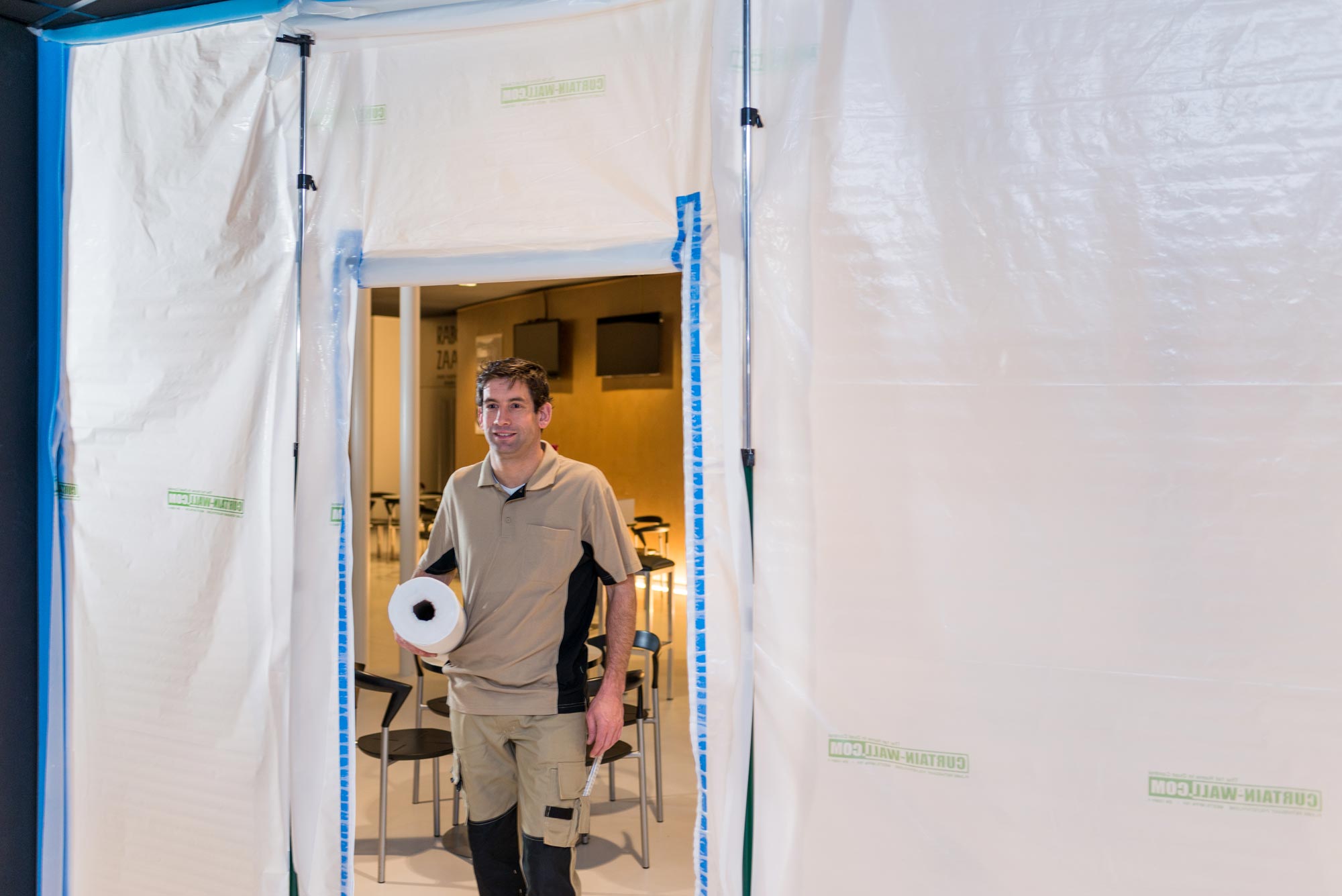 Curtain-Wall-Staubschutzwand-Anwendung-05 Curtain-Wall Staubschutzwand System Starterkit 4,5 m x 4 m