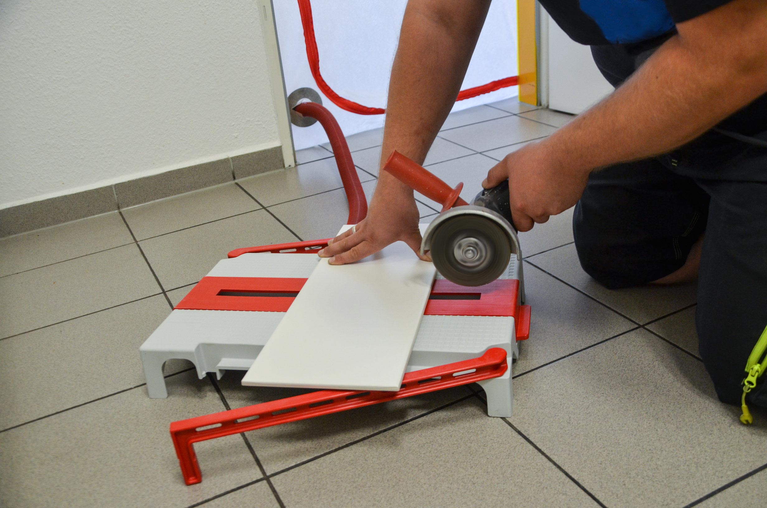 Schneidboard_Schlauchdurchfuhrung_web