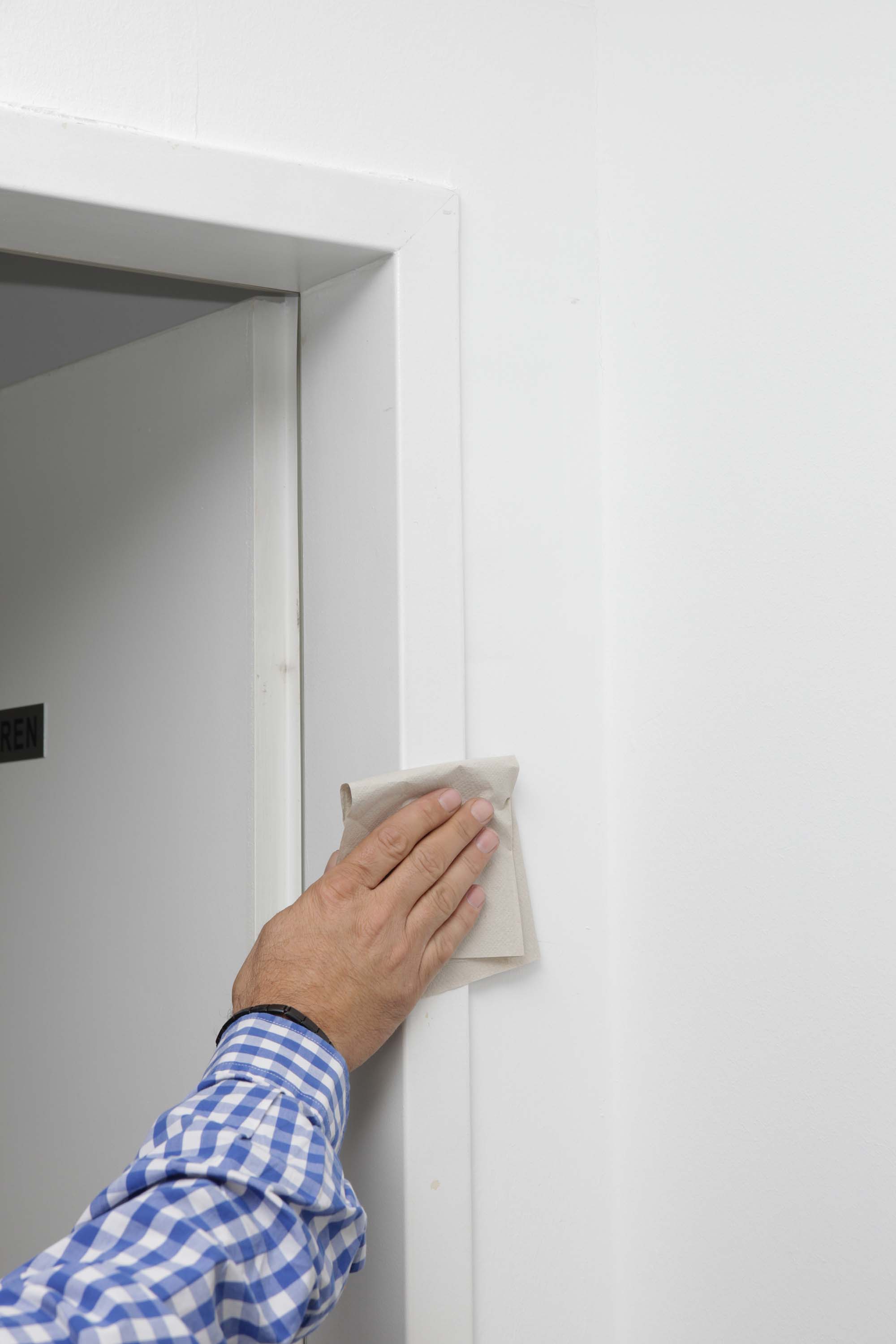 zero-dust-folien-staubschutztuer-mit-zwei-reissverschluessen-210-x-110-cm-zd-folientuer2-_1rK9nG00sd1F1L Vlies Staubschutztür BLITZ - Montage Schritt 1: Türrahmen reinigen