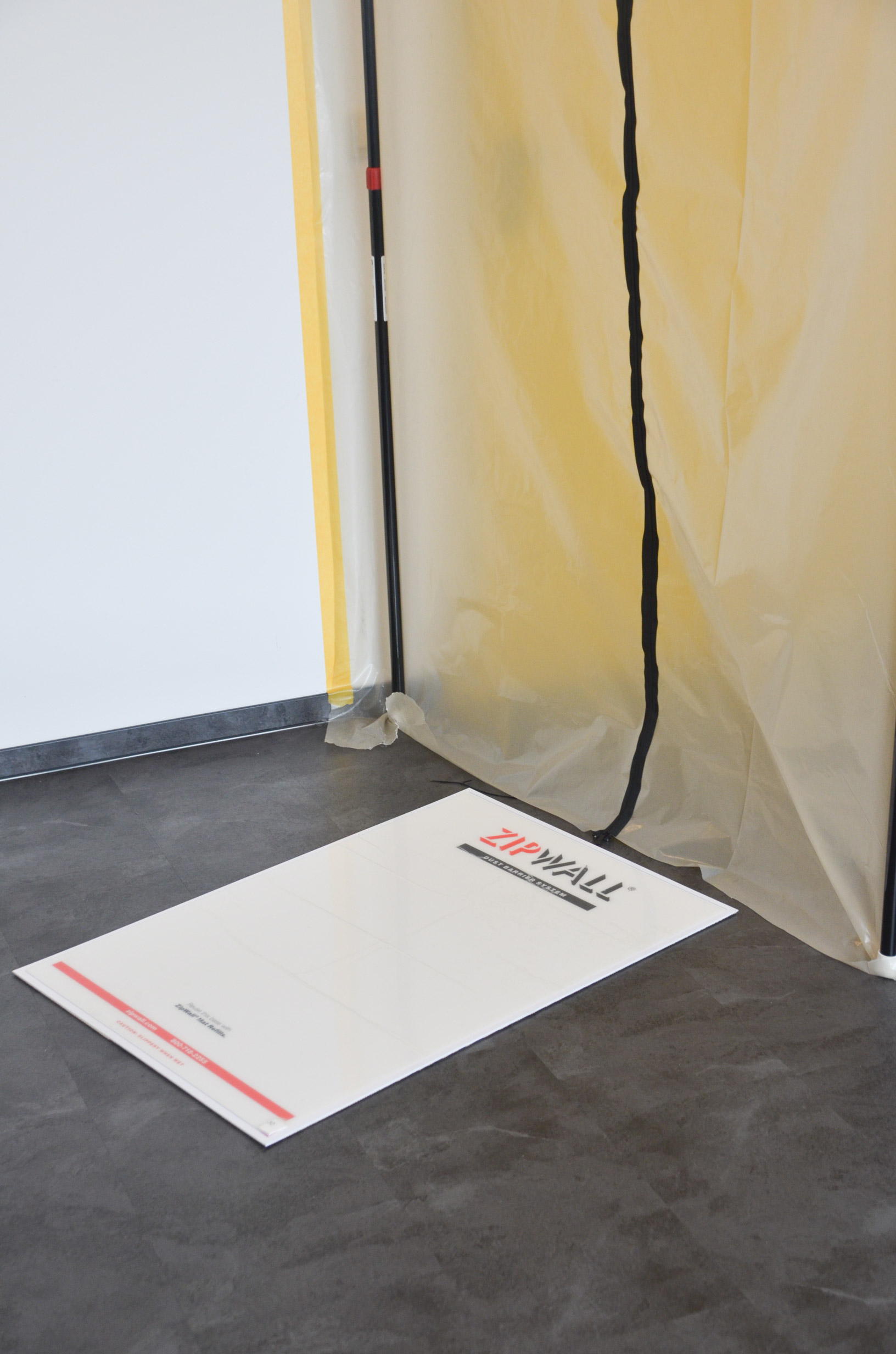 zipwall-schmutzschleuse-schmutzfangmatte-mit-30-klebefolien-und-grundplatte-zd-zw012-_0 ZipWall® Schmutzschleuse Schmutzfangmatte mit 30 Klebefolien und Grundplatte