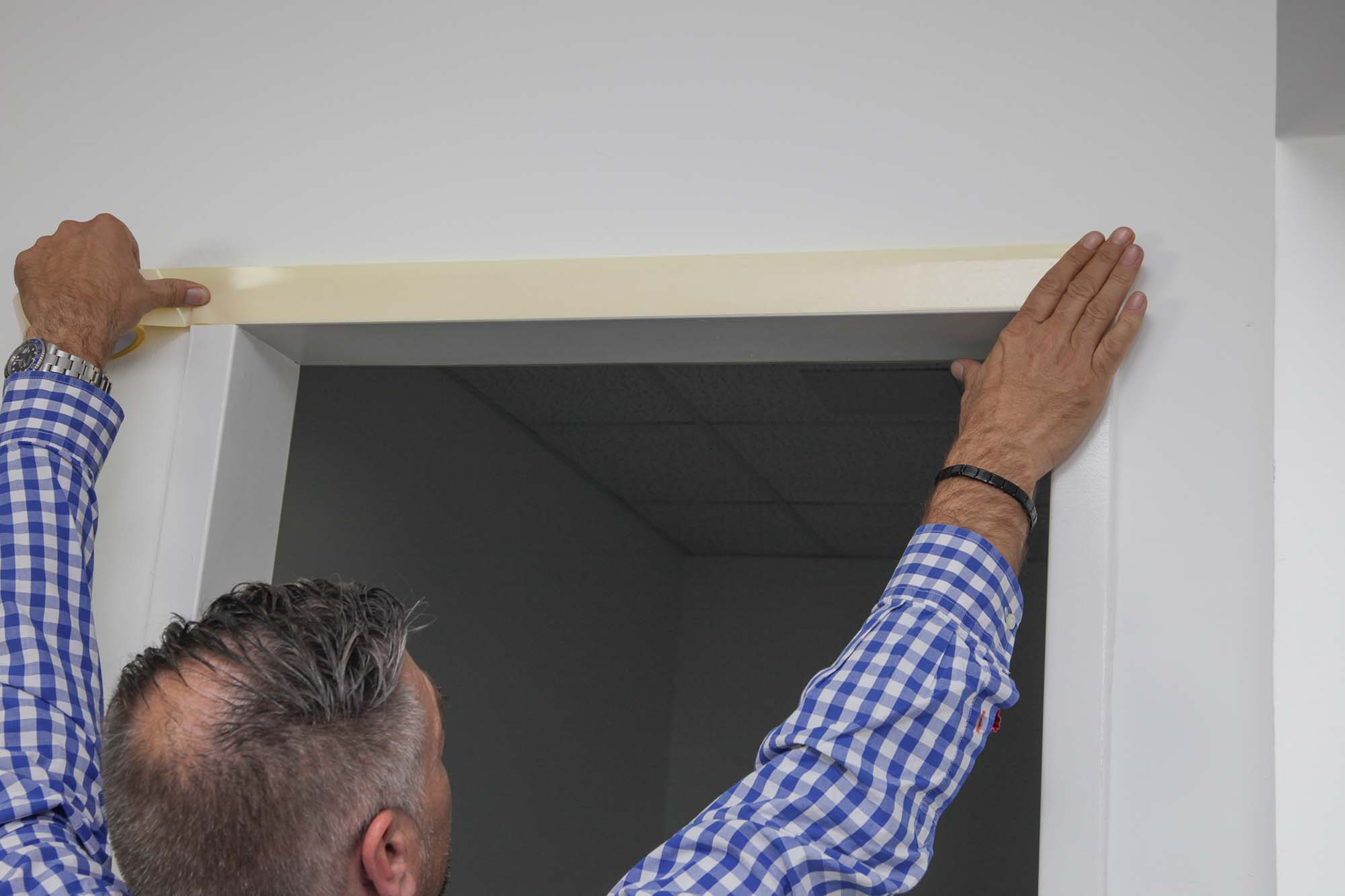 zero-dust-folien-staubschutztuer-mit-zwei-reissverschluessen-210-x-110-cm-zd-folientuer2-_3F0FllSvNa4GMT Folien Staubschutztür - Montage Schritt 2: Doppelseitiges Klebeband anbringen