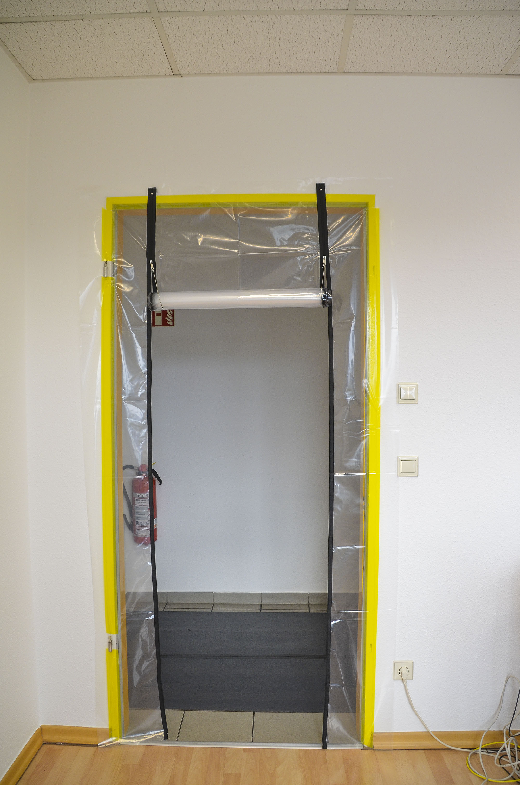 zero-dust-folien-staubschutztuer-mit-zwei-reissverschluessen-210-x-110-cm-zd-folientuer2-_9