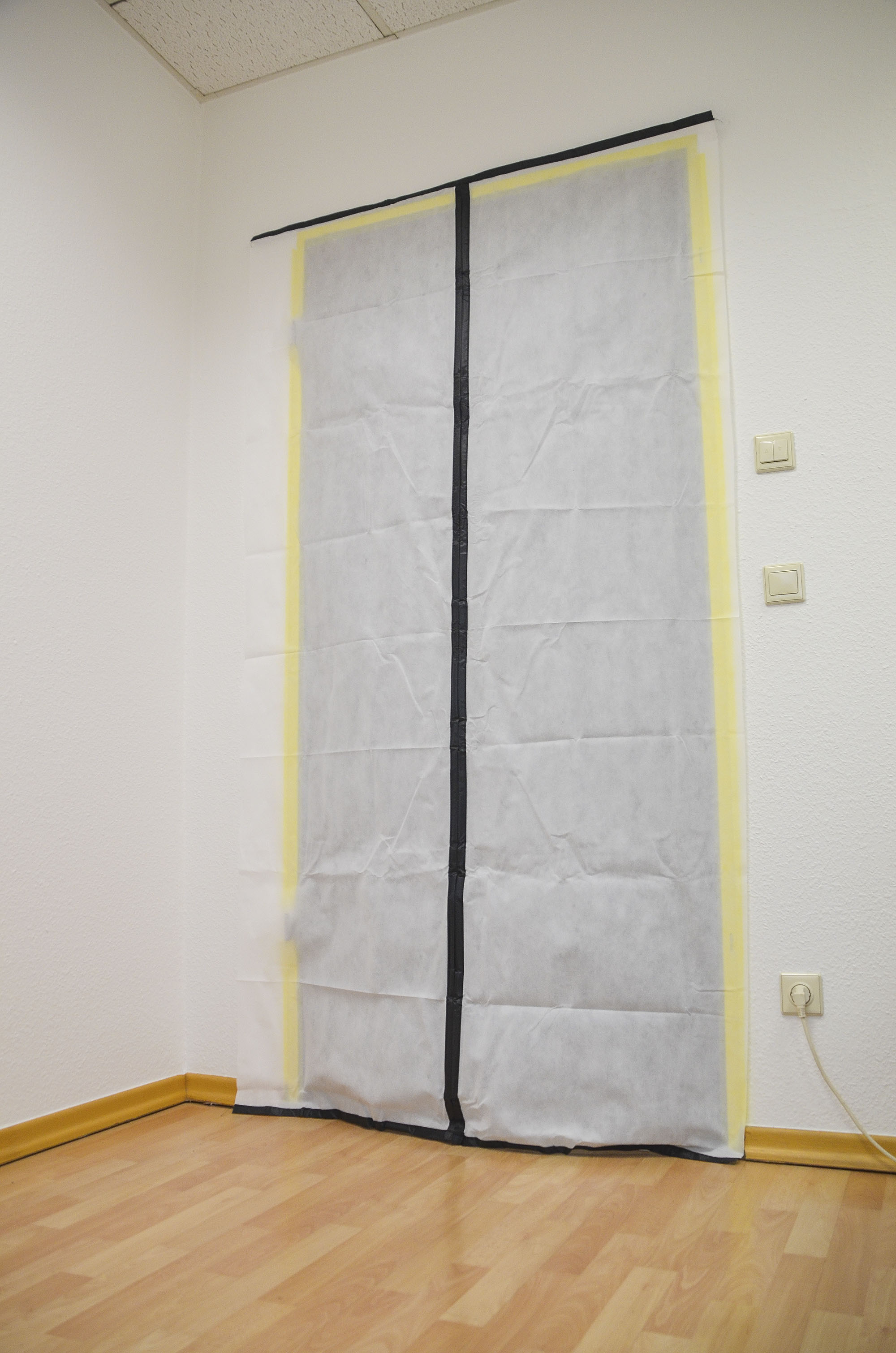 zero-dust-vlies-staubschutztuer-magnet-mit-magnetstreifen-verschluss-210-x-110-cm-zd-vliesmagnet-_3