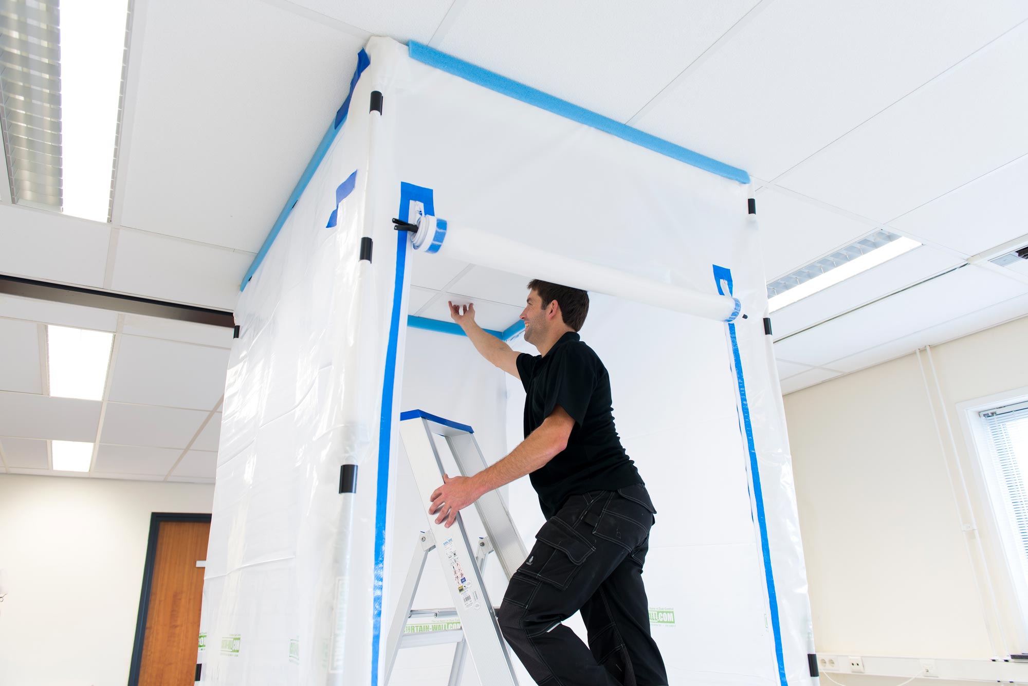 Curtain-Wall-Staubschutzwand-Anwendung-10 Curtain-Wall Staubschutzwand System Starterkit 4,5 m x 4 m