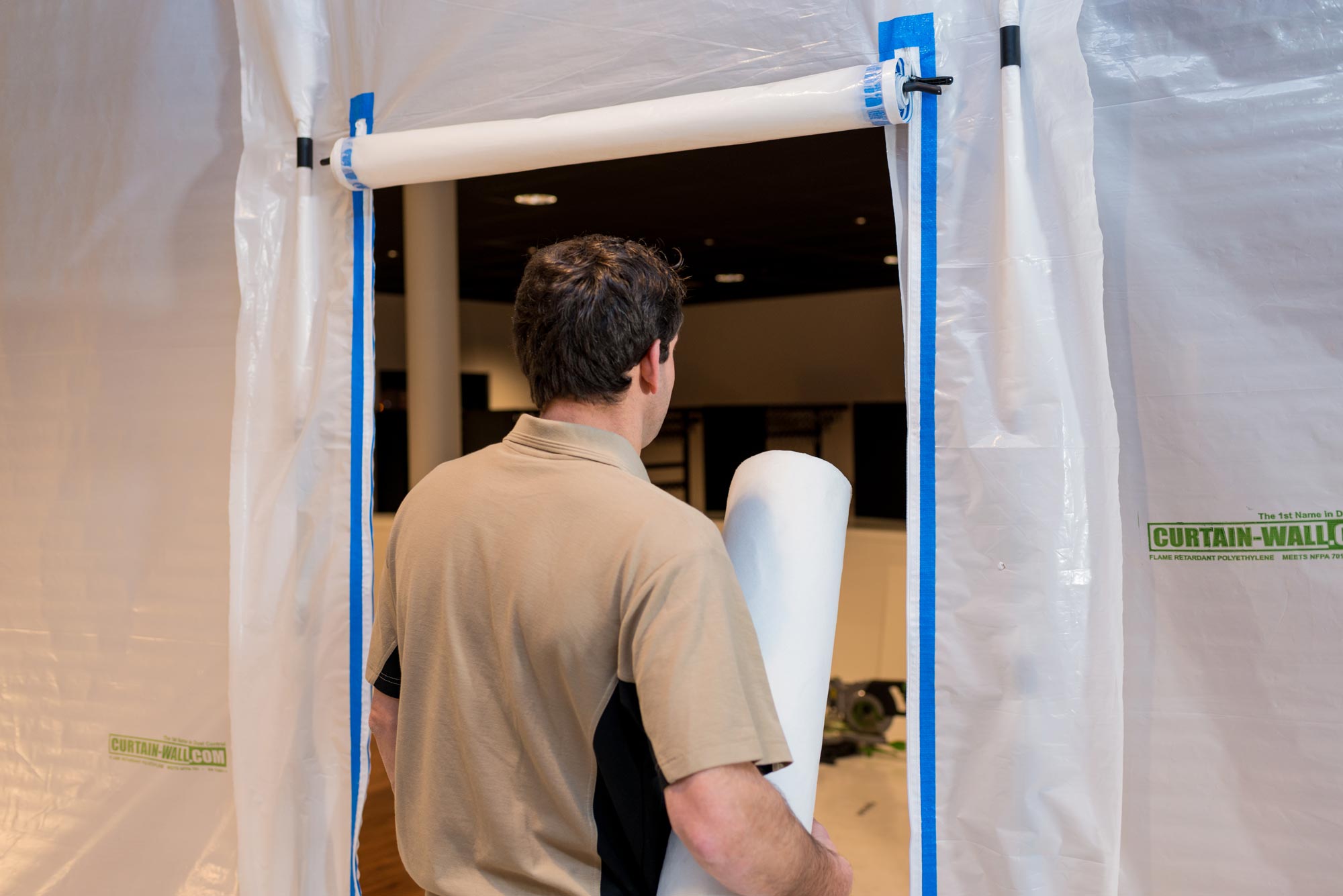 Curtain-Wall-Staubschutzwand-Anwendung-06 Curtain-Wall Staubschutzwand System Starterkit 4,5 m x 4 m